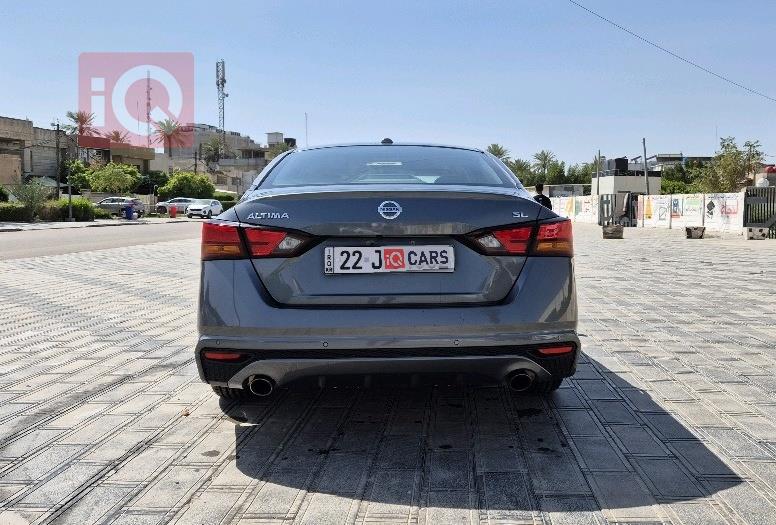 نيسان ألتيما